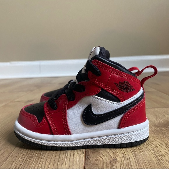 Jordan 1 Mid Chicago Toe (TD) Shoes Black White Red Size 4c Baby Toddler - Picture 2 of 9